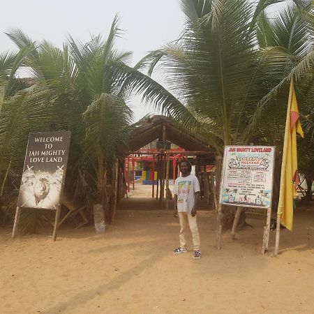 Jah Mighty Love Land Hotel Winneba Exterior photo